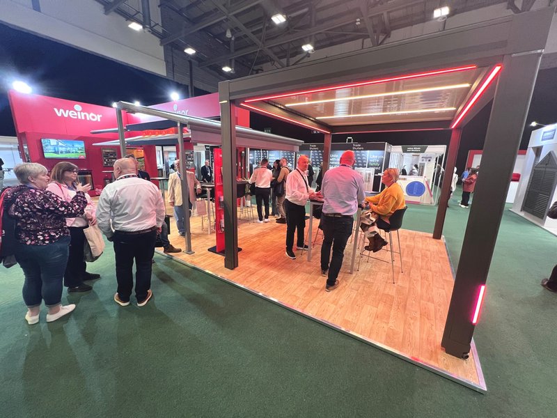 Hausmesse eines Fachbetriebs mit weinor Werbemitteln